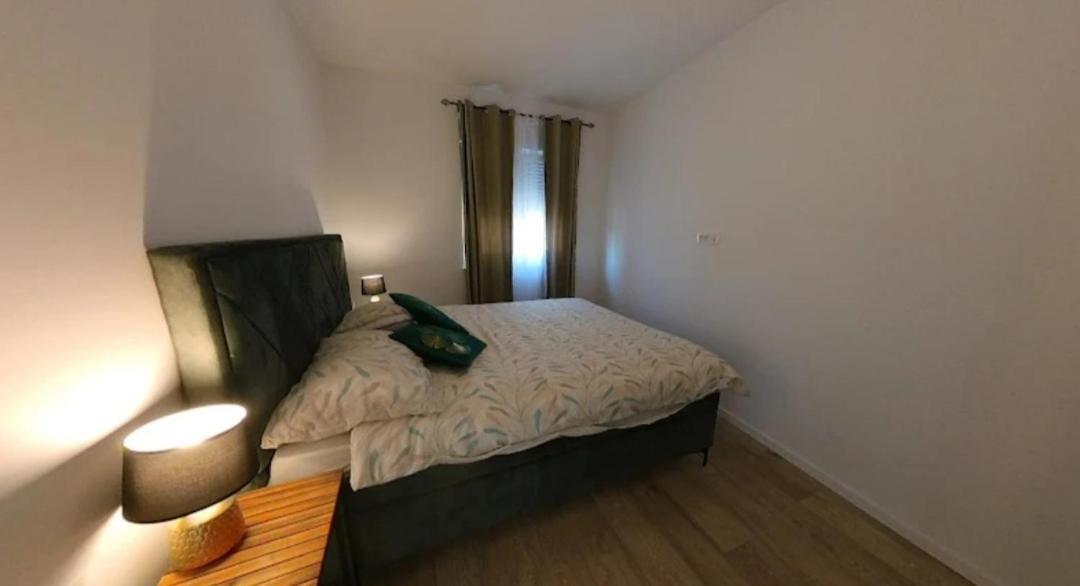New Apartman P & B Apartment โตรกีร์ ภายนอก รูปภาพ